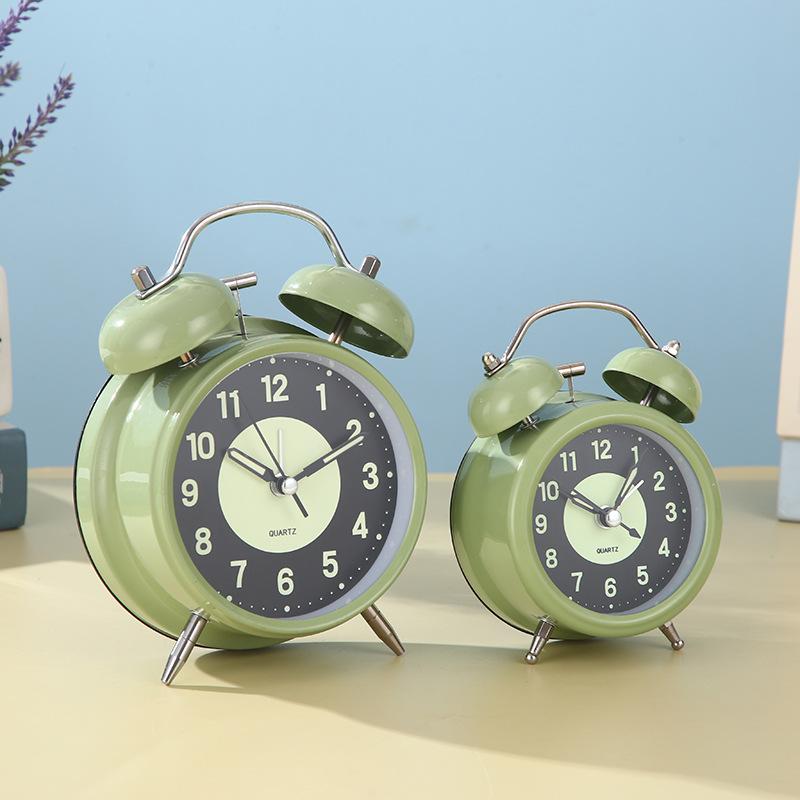 Luminous Metal Silent Alarm Clock, a Battery-Powered Clock for Children's and Students' Bedrooms, Bedside, and Gifts