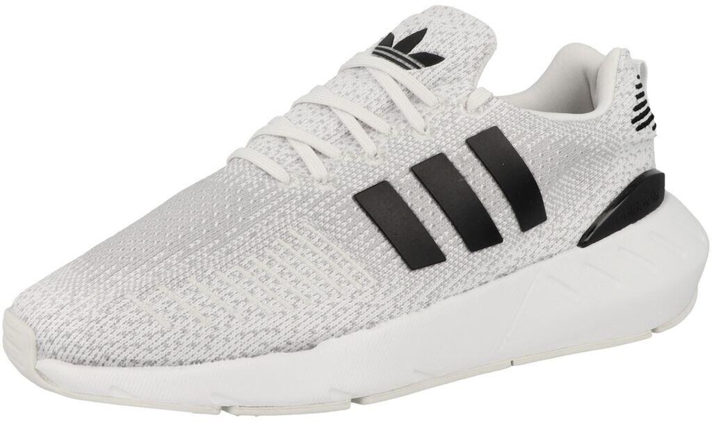 Кроссовки Adidas Swift Run 22 кристально белый/ядерный черный/серый два