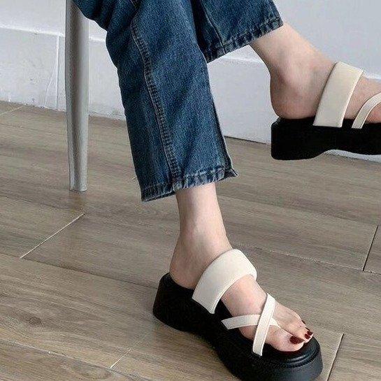 Kontors tofflor dam sommar 2025 nya muffin tjock botten höjande sandaler trampa på skit flip-flops