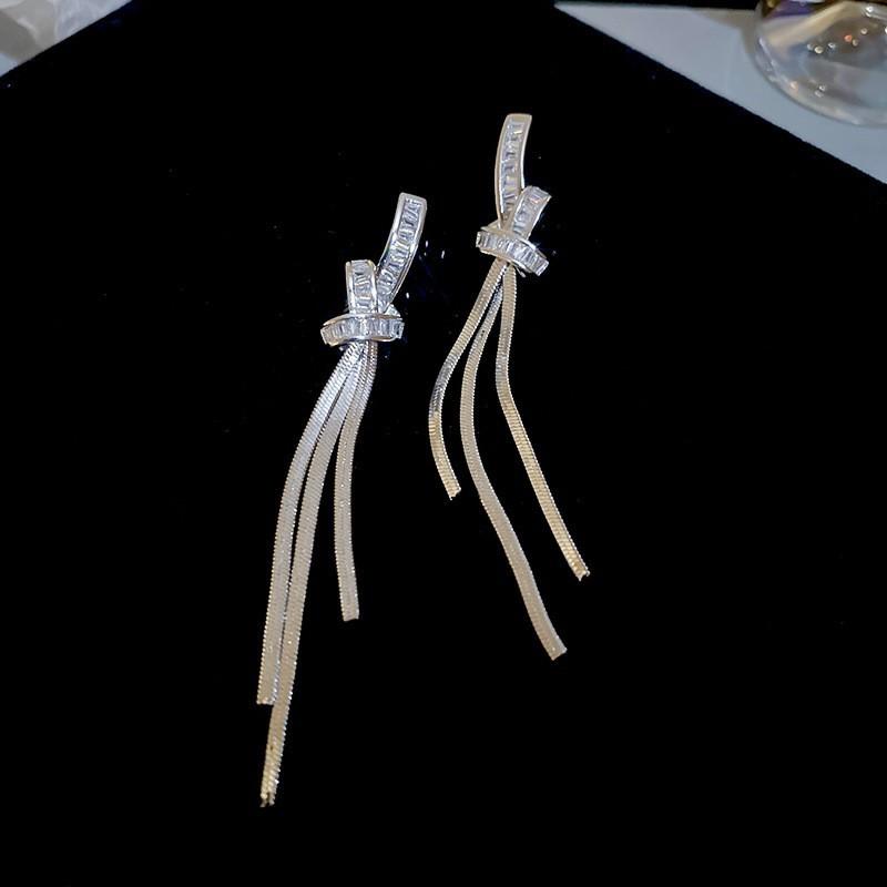 Silver Needle Super Flash Diamond Leaf Fringed Stud Earrings Temperament Earrings Women's Niche Design Earrings Light Luxury High Sense