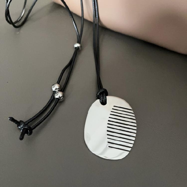Trendsetting Hair Comb Sturdy Steel Pendant Necklace Portable Jewelry Accessory with Stylish Styles Elegant Designs