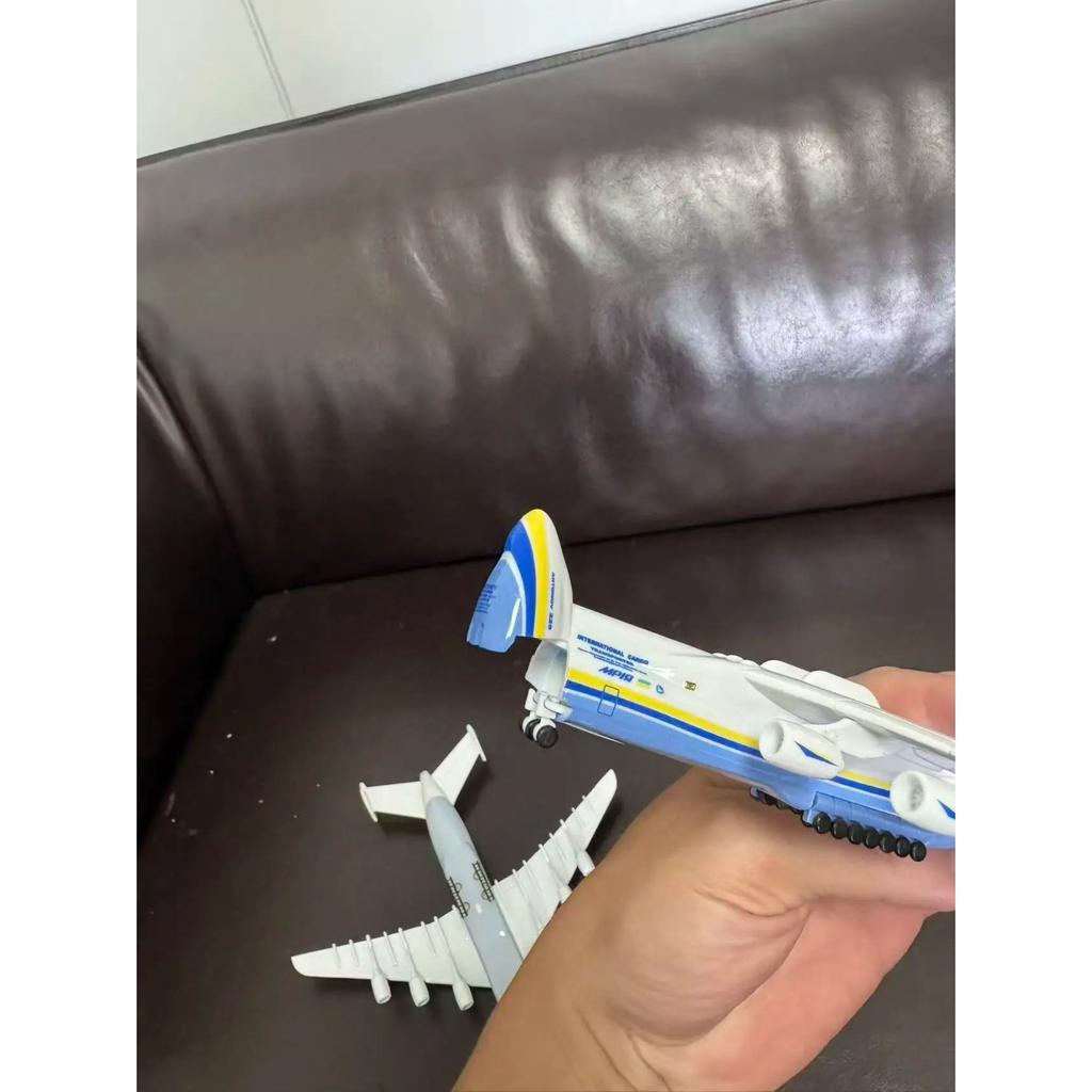 NEU 1/400 Maßstab Flugzeug An 225 Antonov Transportflugzeugmodell mit Doppelrädern Kabine kann geöffnet werden Flugzeug
