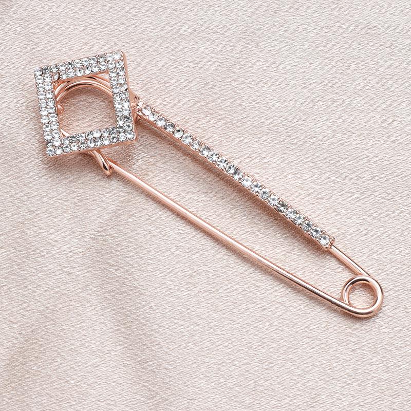 Waist-Cinching Pin: Transform Pants with This Anti-Exposure Brooch Accessory
