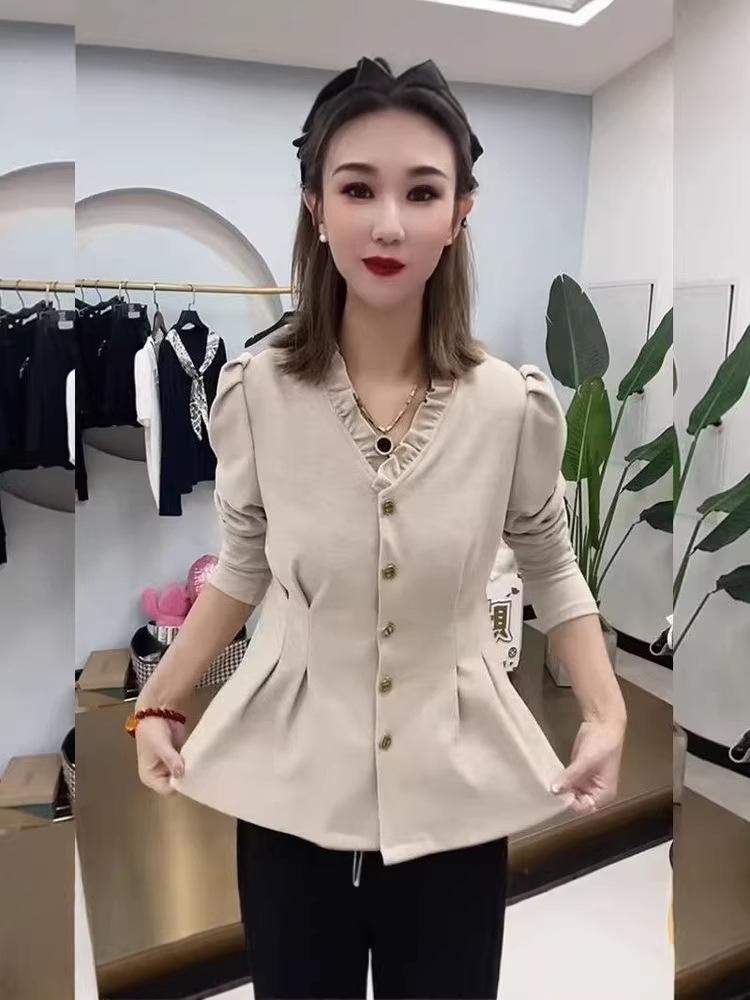 

2026 Spring Slimming Black Fungus-Edge Waist-Cinching Women s T-Shirt, Stand Collar, Long Sleeve, Plus Size, Elegant, Age-Reducing, Versatile Top XL: 105-120 jin кремовый/белый