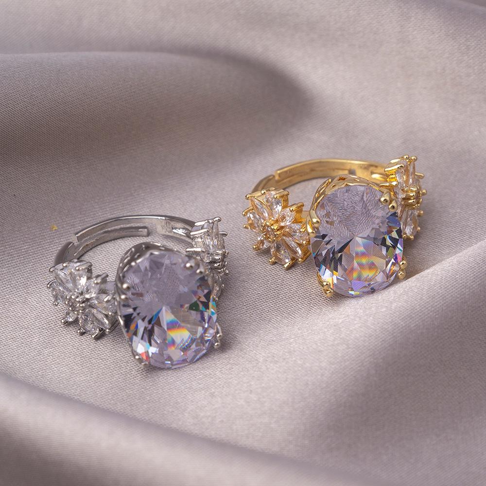 High-End Large Carat Zircon Retro Saturn Ring