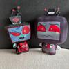 Decoração de Mesa Super Engraçada Estilo Chorando Animação 3V Vox Pelúcias Chaveiro Pingente Hazbined Anime Hotel Mochila Bolsa Boneco de Pelúcia