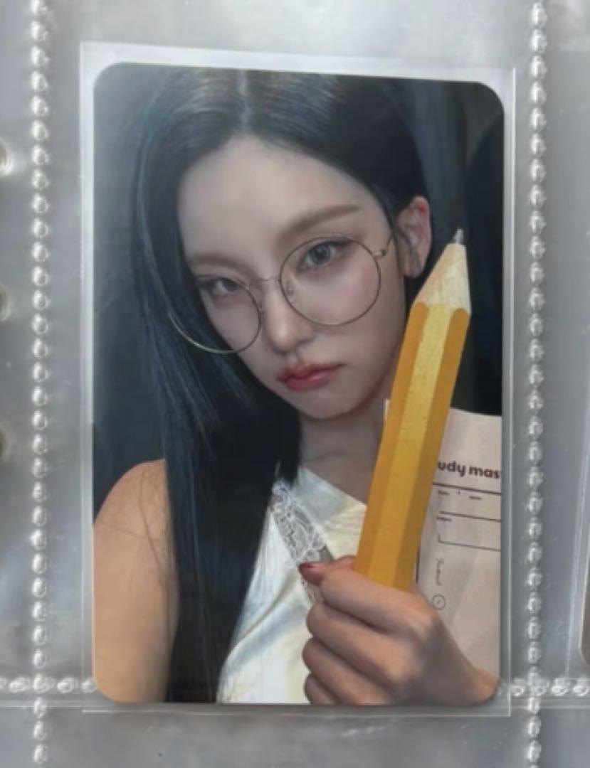 

[Б/У] ITZY Йеджи Соло Counting Stars Бонусная торговая карта A