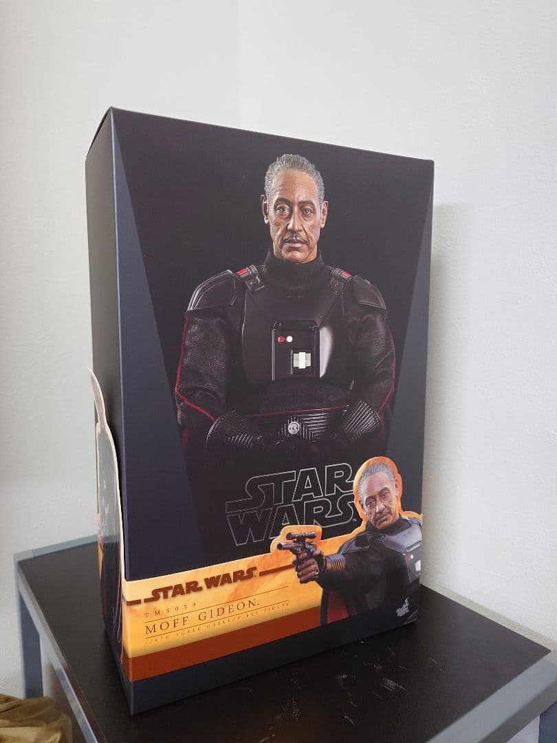 

[USED] Hot Toys 1/6 Moff Gideon (The Mandalorian)