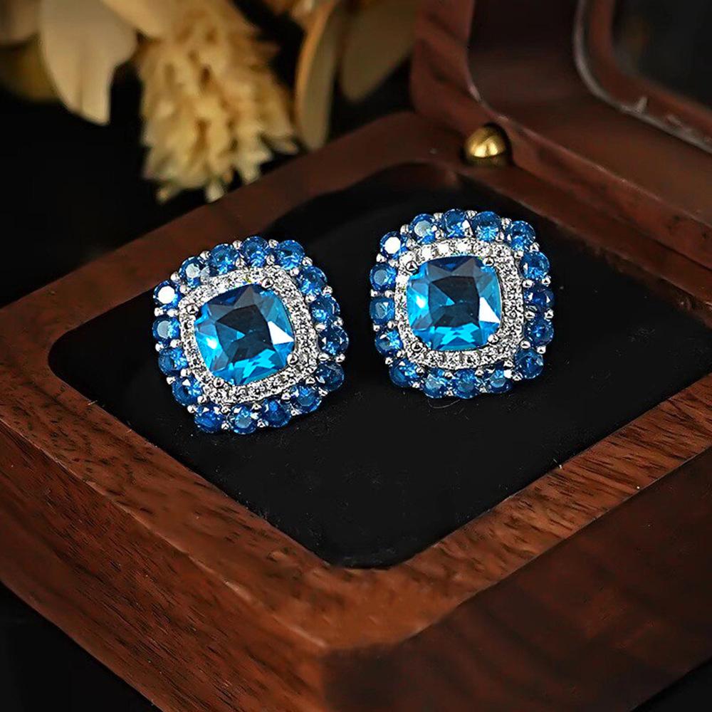 European and American Luxury Gentle Style Emerald Earrings for Women, Dazzling Square Geometric Design, Light Luxury Accessories