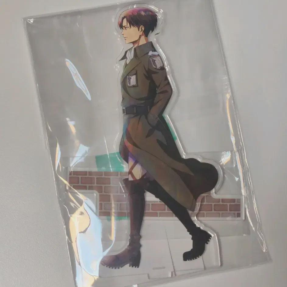 

Атака Титанов Леви: Зимняя прогулка акриловая подставка