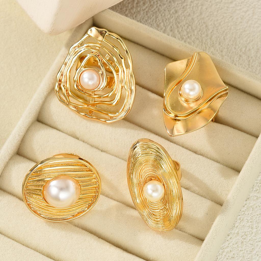 4Pcs/Set Geometric Exaggerate Pearl Chunky Ring Set for Women Vintage Punk Gold Color Adjustable Rings Fashion Party Jewelry New