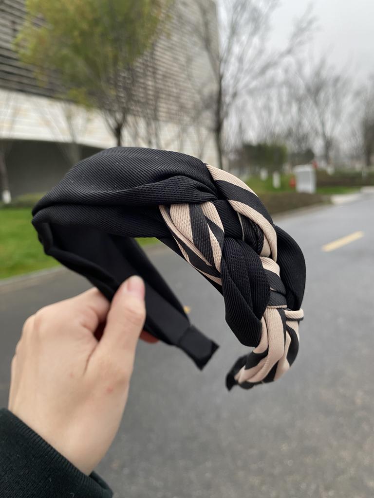 French Light Luxury Western Style Small Fragrant Twist Headband Women's Non-Slip Versatile Headband High-End Hair Accessories