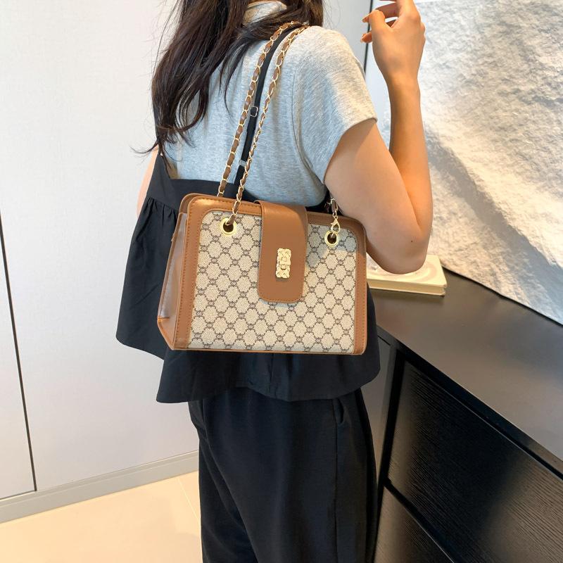 Large Capacity Personalized Chain Bag Fashionable One-shoulder Simple Bag Women's Summer New Crossbody Bag Small Square Bag