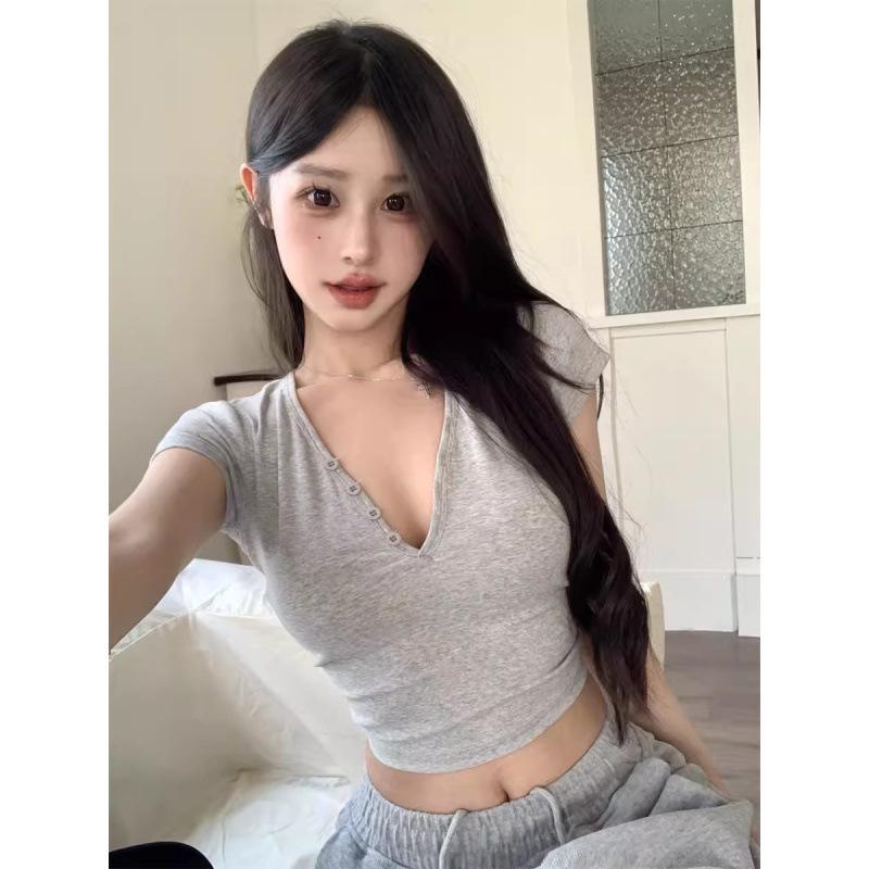 Women's Gray V-neck Cropped Slim Fit Short-Sleeve T-shirt: Chic, Sweet, Cool, Spicy Summer Style