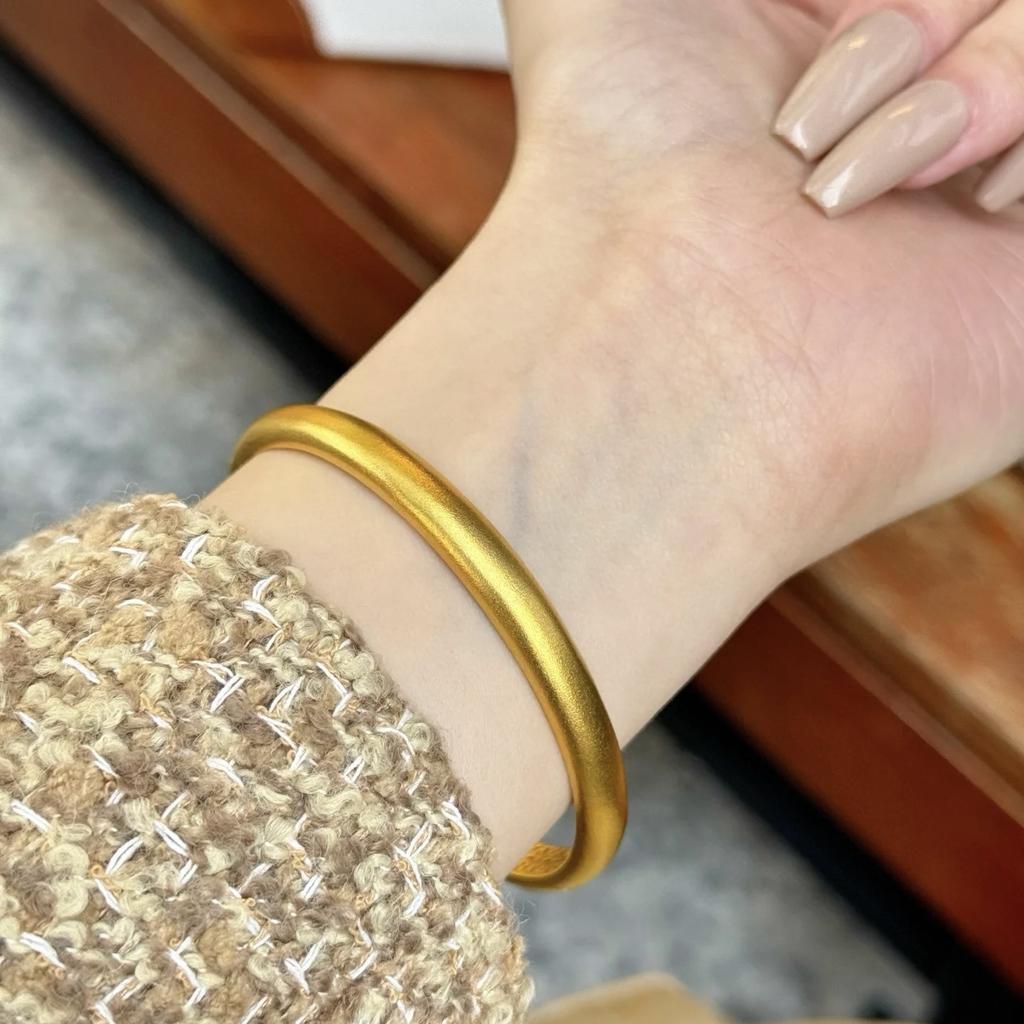 The same sand gold filament inlaid with point diamonds butterfly bracelet in the gold store, women's imitation gold.