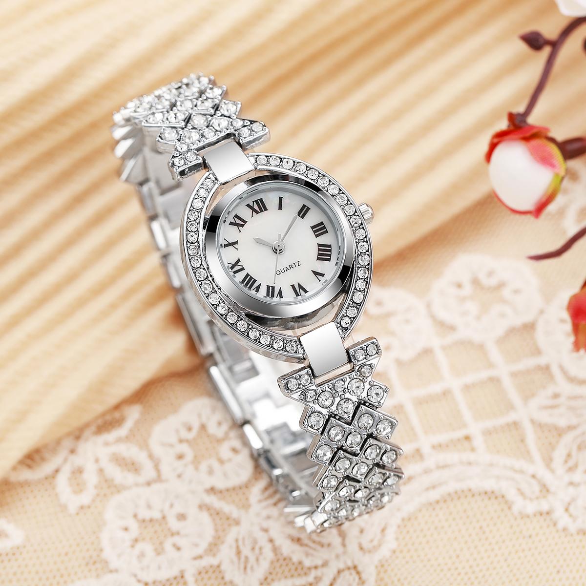 

Простая и нишевая мода, высококлассный дизайн, новые женские часы с круглым циферблатом, набор из пяти браслетов, стиль, пользующийся большим спросом. серебряный