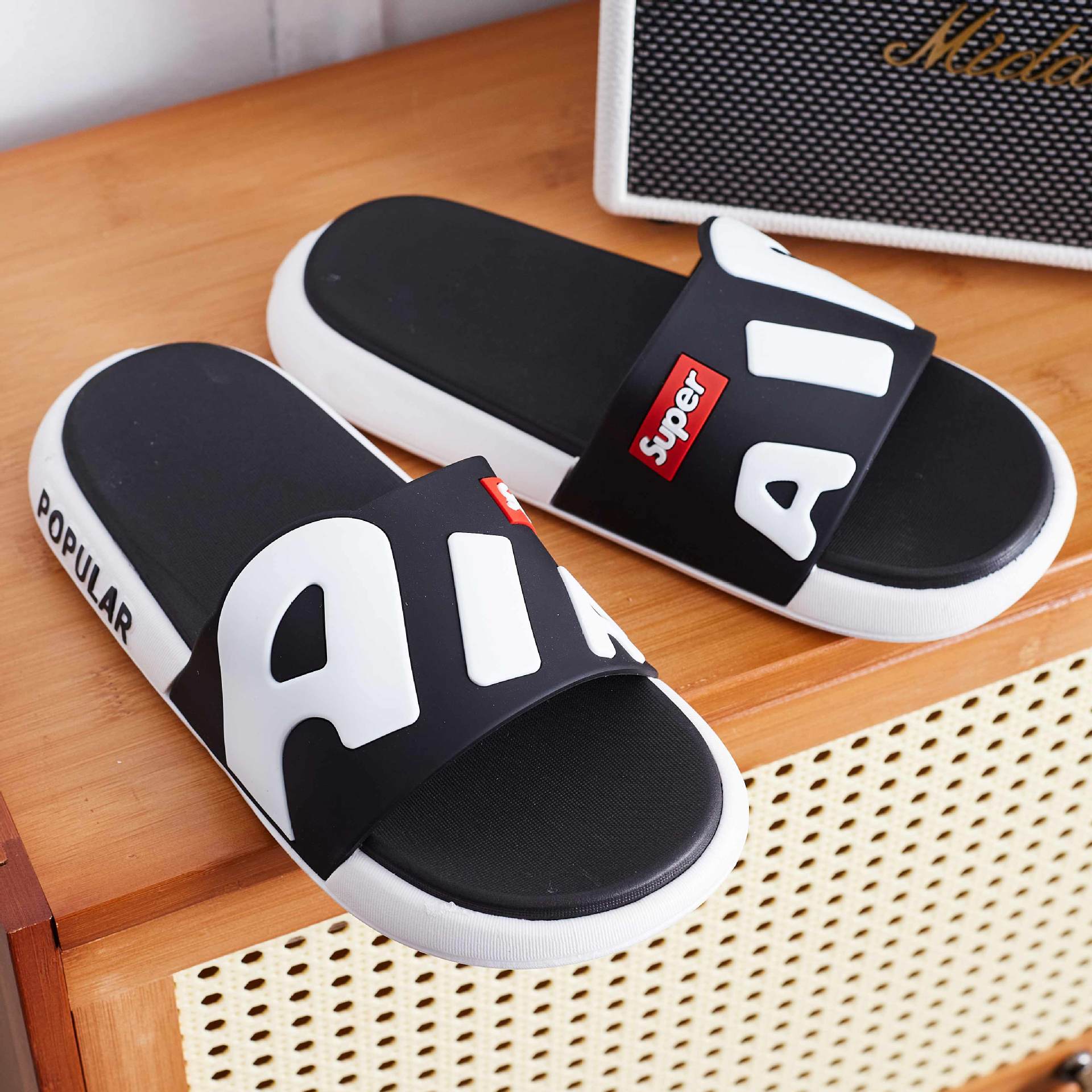 

New sports and leisure slippers men s summer couples wear thick-soled non-slip and wear-resistant student fashion cool slippers 44/45