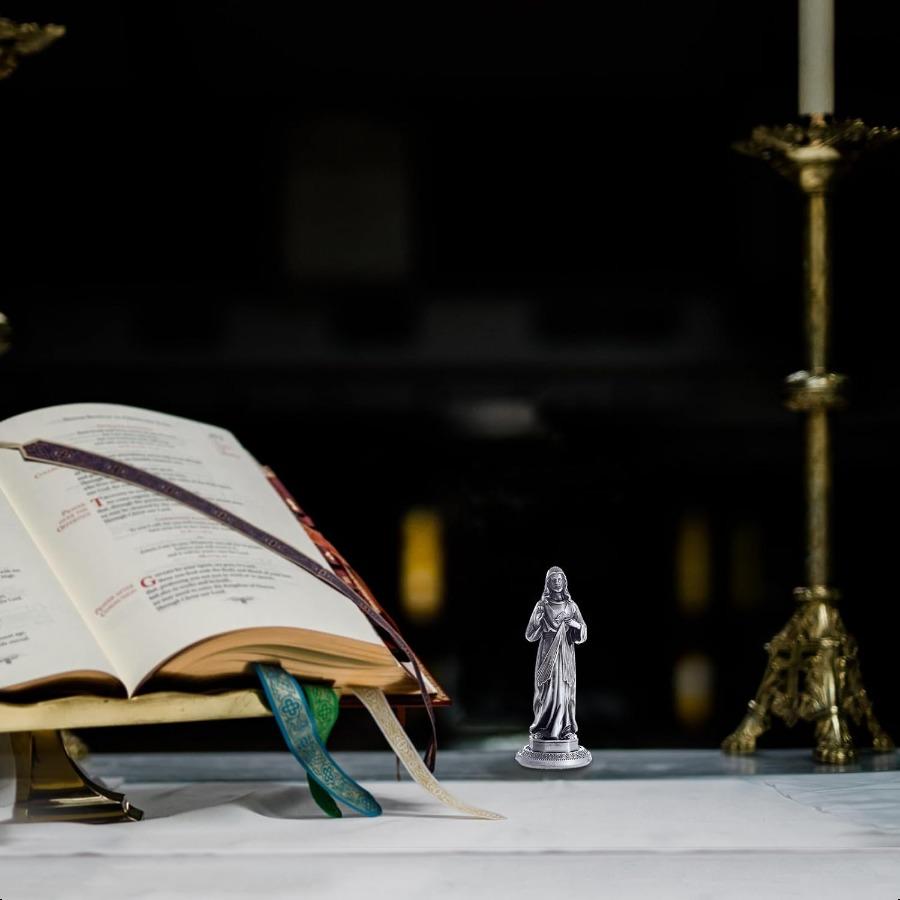 KOMI Palubní deska Ježíš pro Autopříslušenství Socha Svatého Srdce Ježíšova Křesťanské a Katolické Figurky Náboženské Dárky Dárky Dům Z