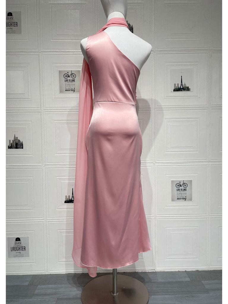 2026 Euro-Amerikanischer Stil Sexy Neckholder Satin Bodycon Kleid mit Rüschen