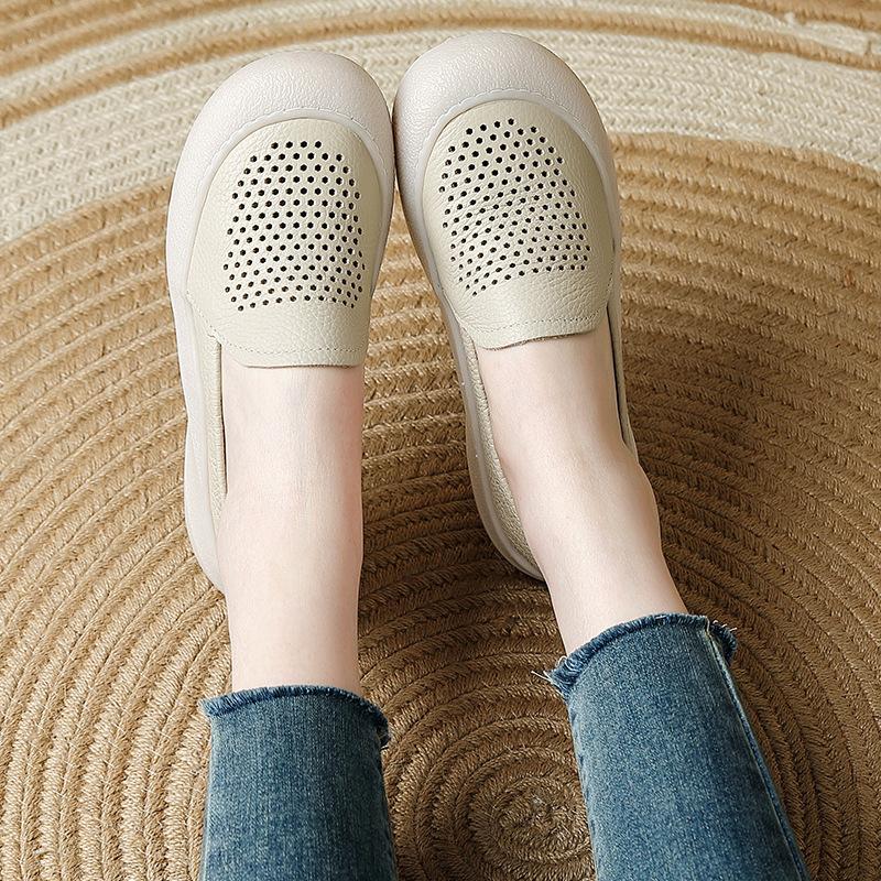 Fashion New handmade hollowed flats women's summer sandal shoes elderly woman slip on non slip moccasins mother comfortable driver shoes