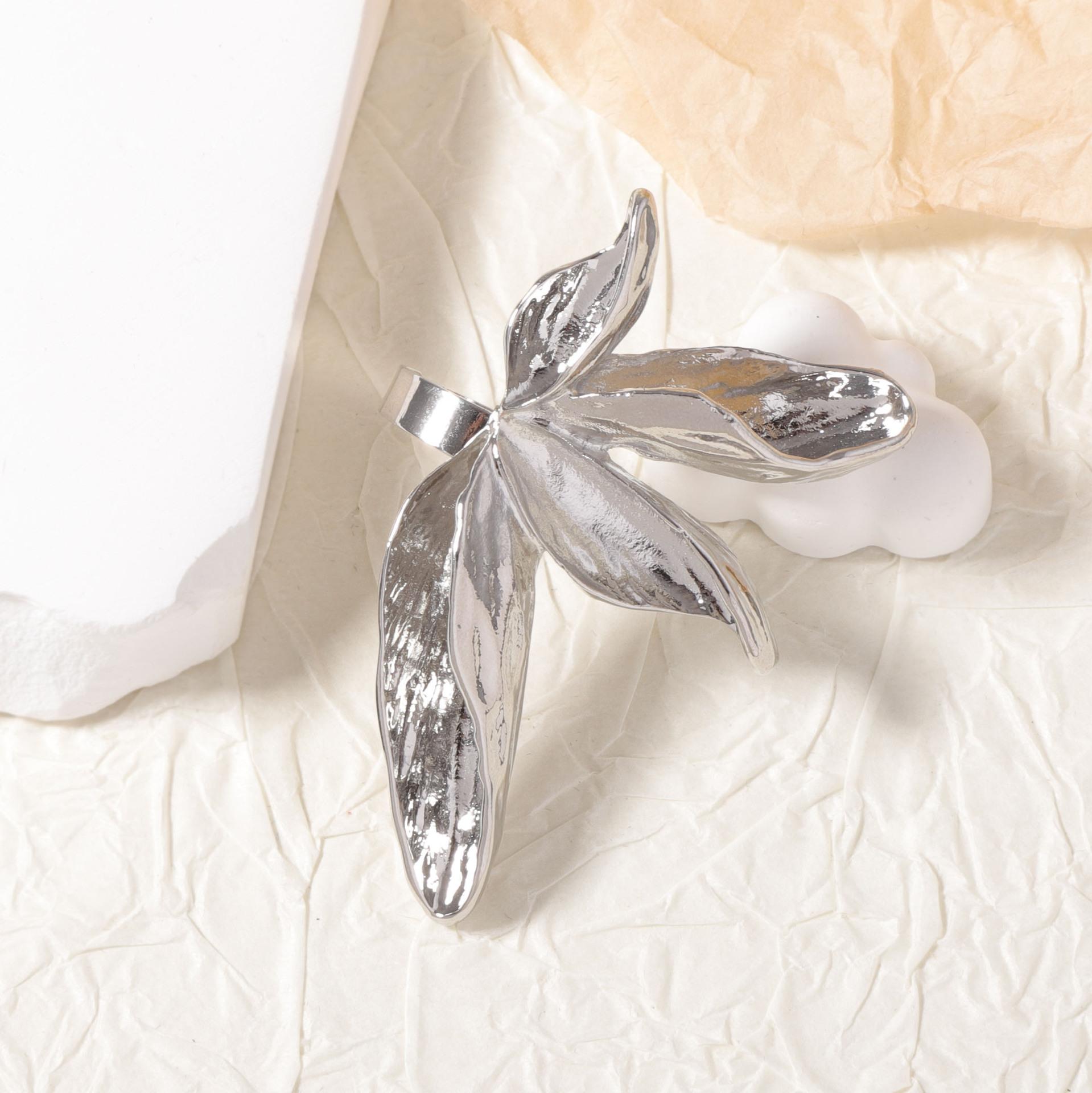 

Уникальное трехмерное кольцо из сплава в ретро и холодном стиле с листом, свободного размера, в европейском и американском стиле, легкой роскоши и универсальное