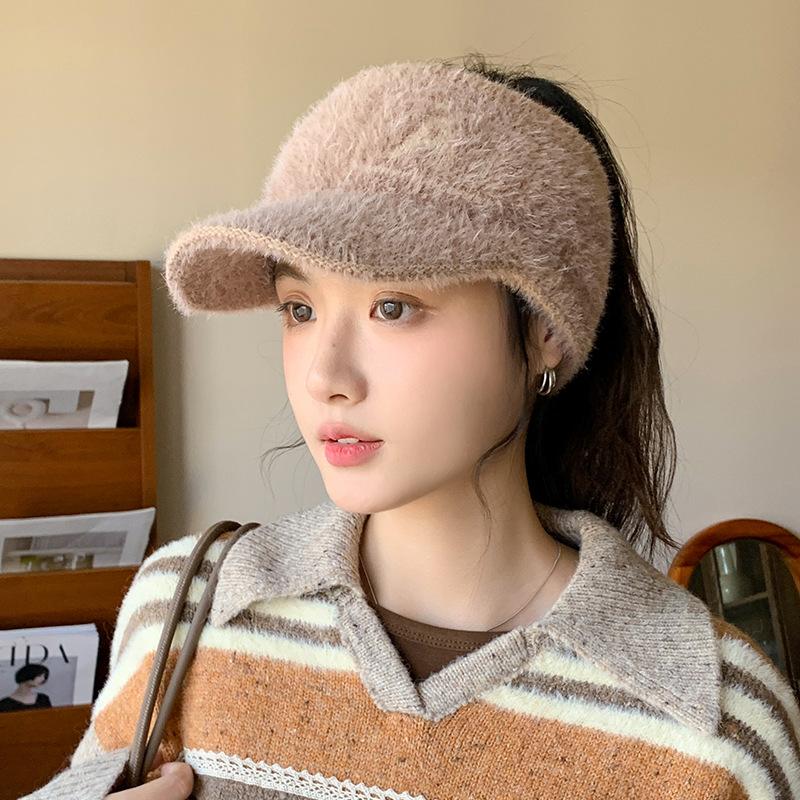 New Winter Plush Ear Protecting Peaked Cap for Women Korean Style Versatile Empty Top Ponytail Warm Baseball Hat