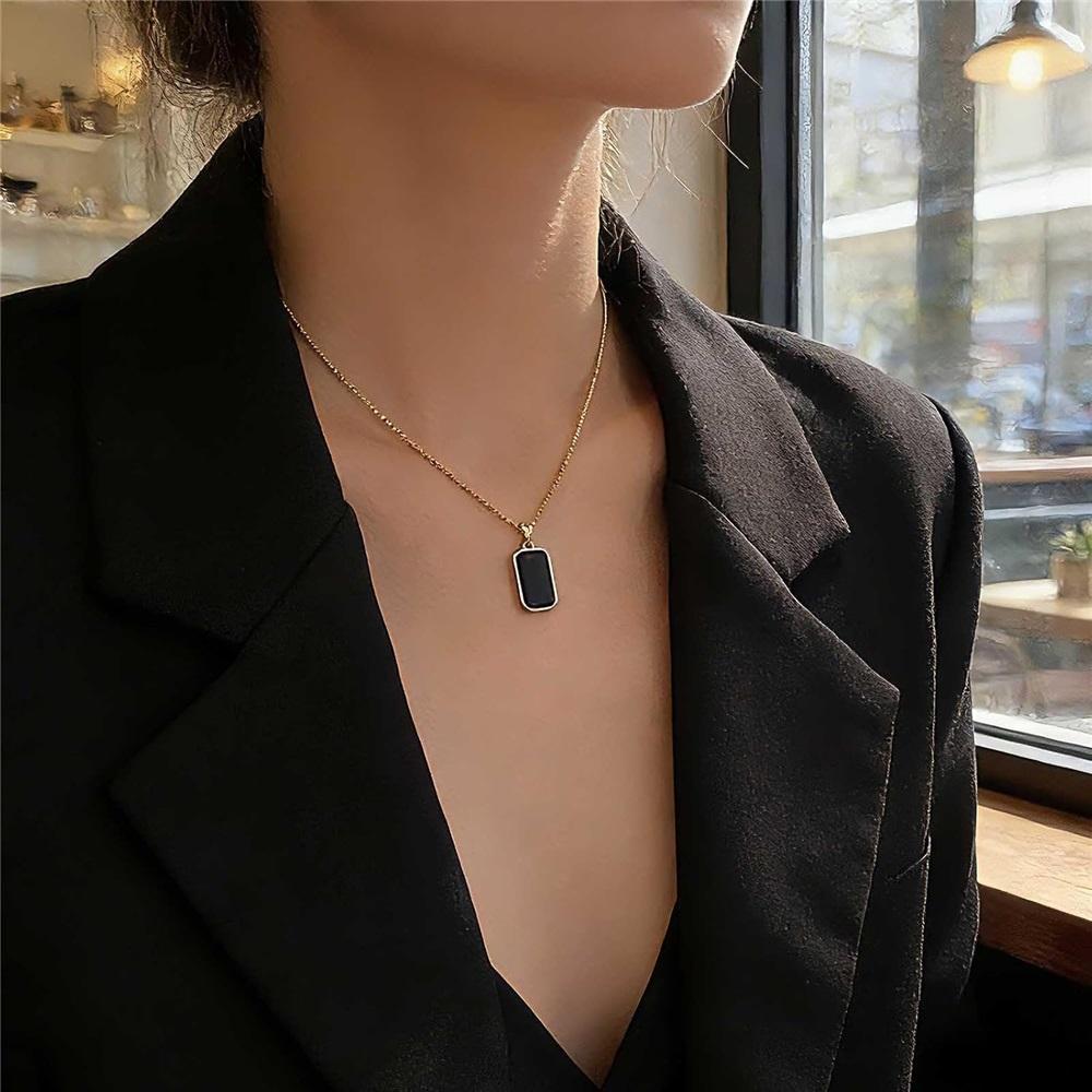 Vintage Square Pendant Necklace Enamel Square Necklace Chain Black Onyx Square Necklace Minimalist Geometric Choker Necklace Jewelry for Women