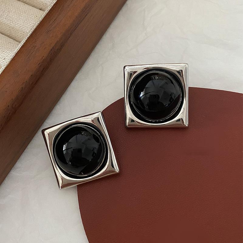 

Черный агат жемчуг гвоздик металлический геометрический квадрат женский холодный ветер атмосфера продвинутый смысл преувеличенный