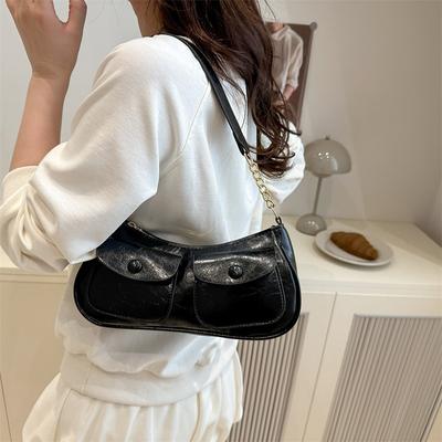 Sac bandoulière tendance à double poche et multiples rangements, style croissant.