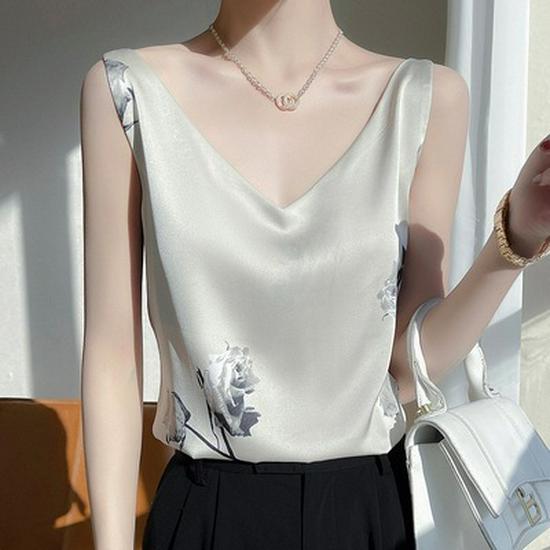 

Шелковая майка на бретелях с V-образным вырезом и принтом - Летняя верхняя одежда больших размеров XXXL (73-80 kg)