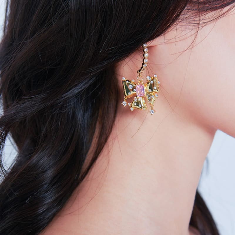LOVUEE Crystal Spiked Bow Earrings