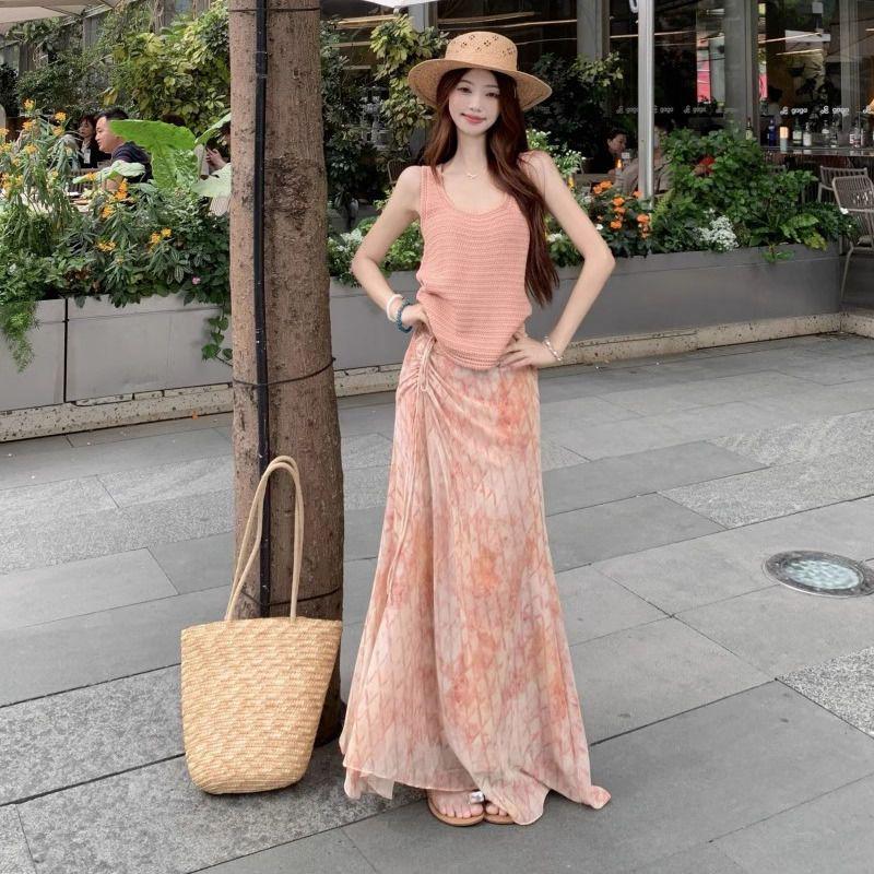 

Women s Sweet & Spicy Cropped Knit Vest & Tie-Dye Floral Midi Skirt Set - Resort Style Summer 2026 Small (suggested 80-100 jin)