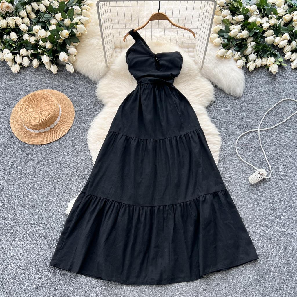 A Slimming Women's Dress with Off-the-shoulder Straps and Ruffles