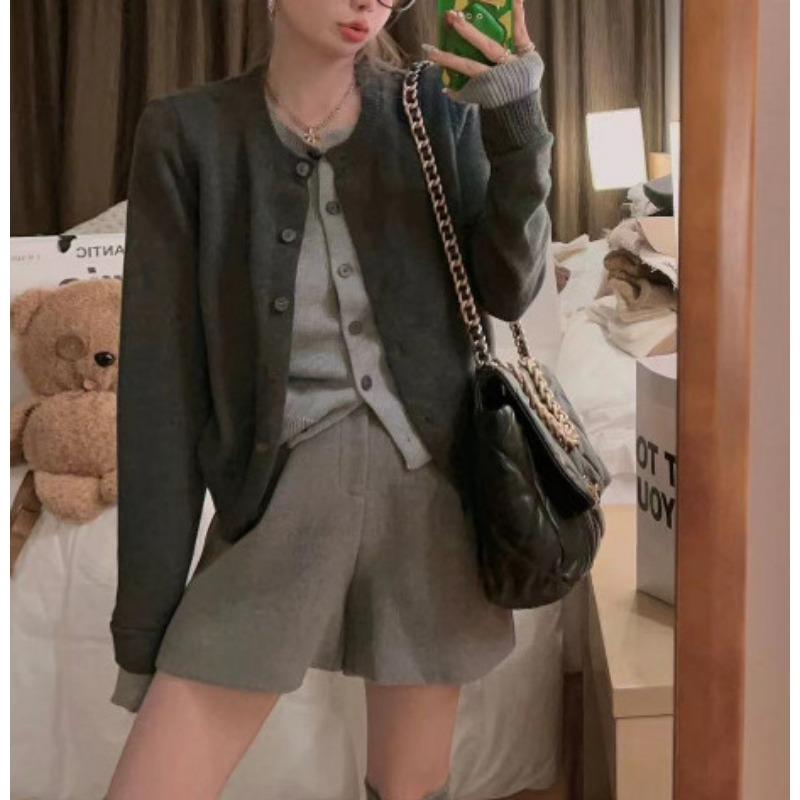 

Autumn and winter new fake two-piece crew neck knitted cardigan sweater women s design crew neck button-up versatile top trendy average size