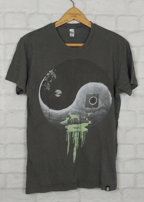 VINTAGE RETRO 90S BRIGHT BOLD CHINESE PHILOSOPHY YIN & YANG GRAPHIC T-shirt TOP S