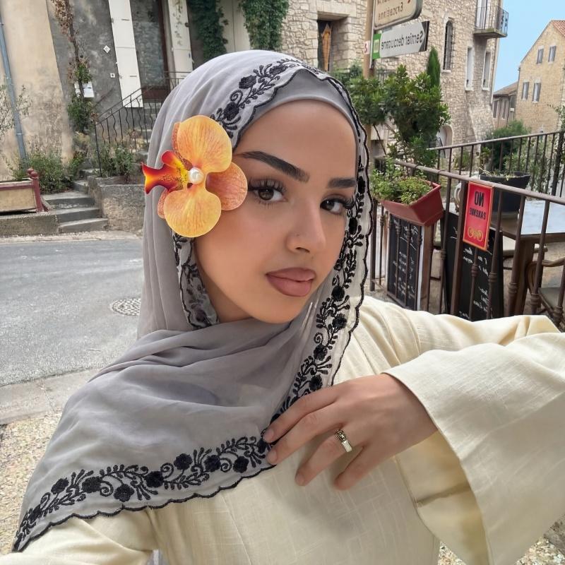 Elegancki Szyfonowy Szalik z Haftowanym Brzegiem Hijab Oddychająca Lekka Bandana Wszechstronny Muzułmański Nakrycie Głowy Na Letnie Wakacje