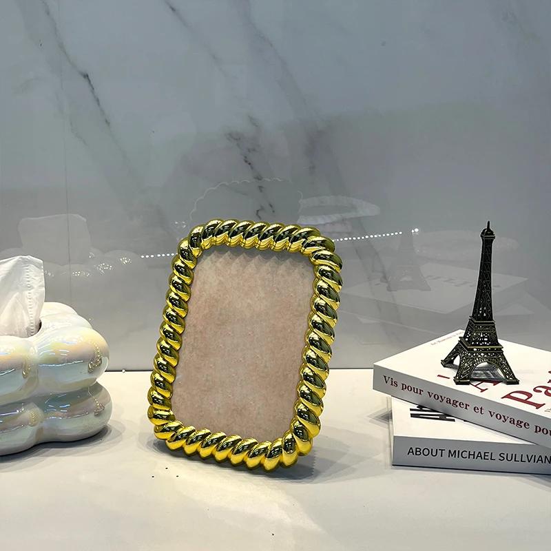 

7inch Retro Picture Frame Creative Electroplated Tabletop Plastic Frame for Photos Desktop Display Ornament Home Decoration золотой