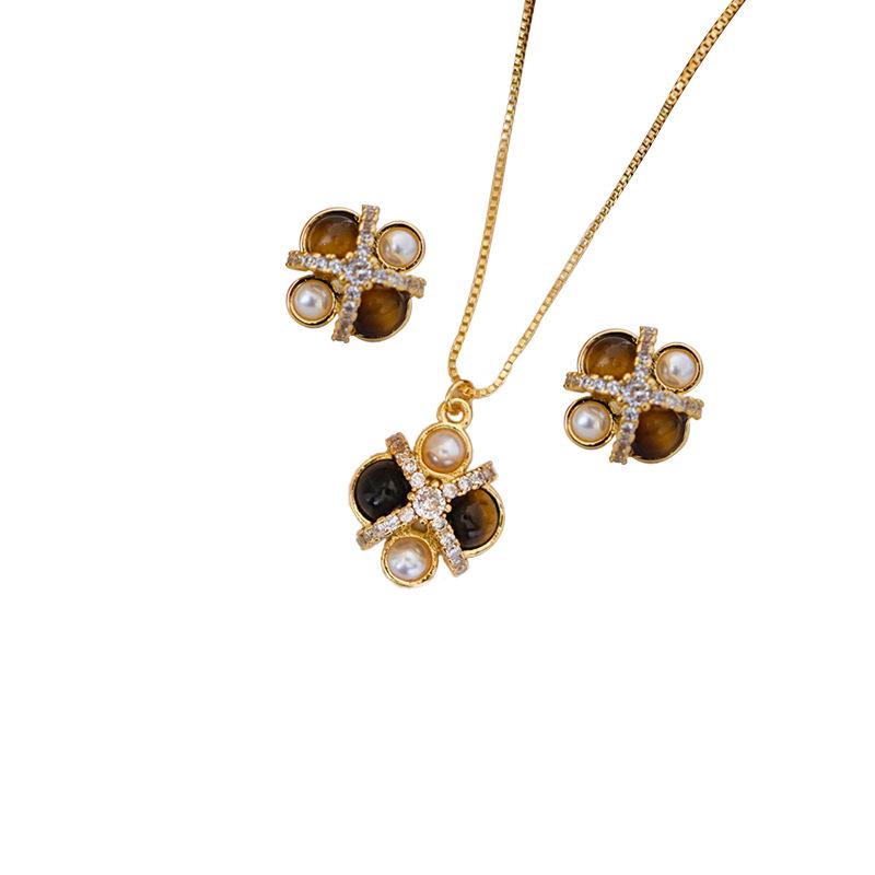 Retro Tiger Eye Shell Bead Necklace: Women's Versatile, High-End, Unique Fashion with Zircon Clavicle Chain