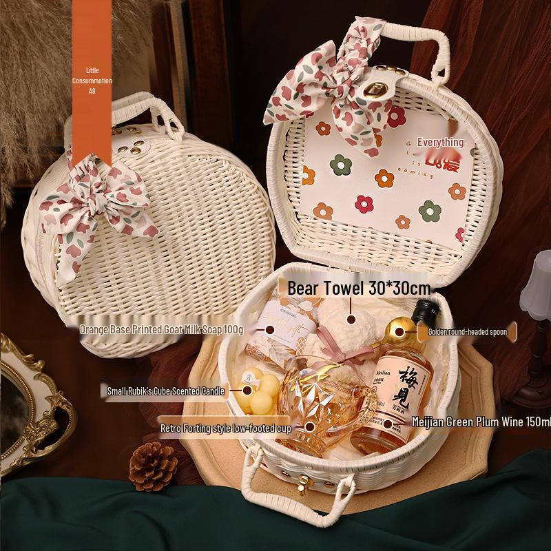 Bridal Party Souvenir: Heytea Cup for Bridesmaids and Groomsmen