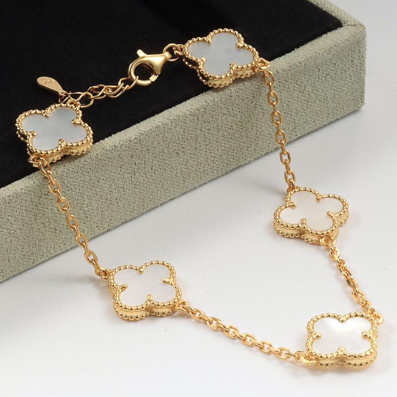 Women's Four-Leaf Clover Bracelet – 18K Gold Plated with Double-Sided Mother-of-Pearl, Elegant High-Quality Accessory, Chic and Lucky Design.
