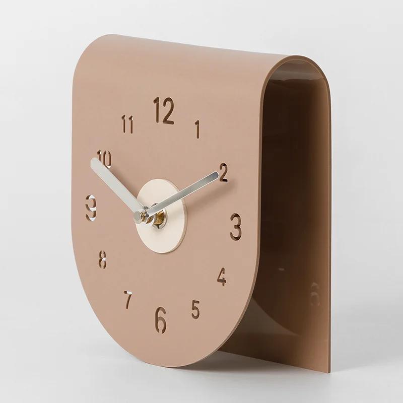Living room - Simple and elegant, with an artistic style. Desk with clock. Simple artistic desktop clock. Bedroom decoration - H