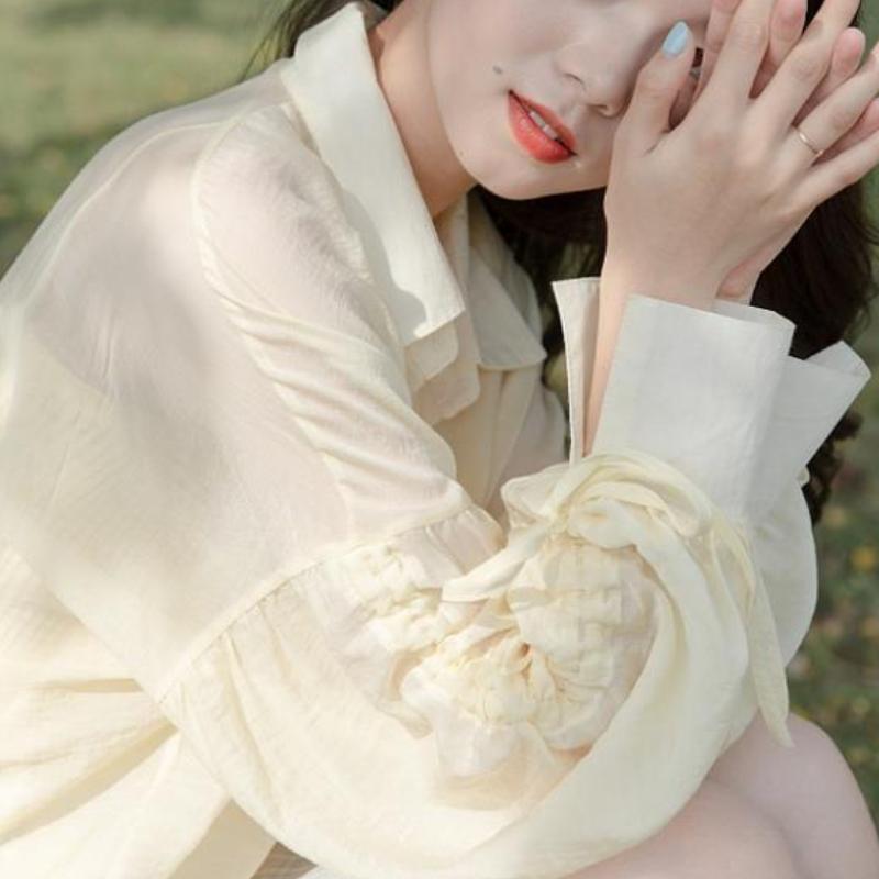 Manteau de protection solaire en mousseline de soie pour femme, style fin en été avec protection UV, un sens du design, une niche et un nouveau haut court