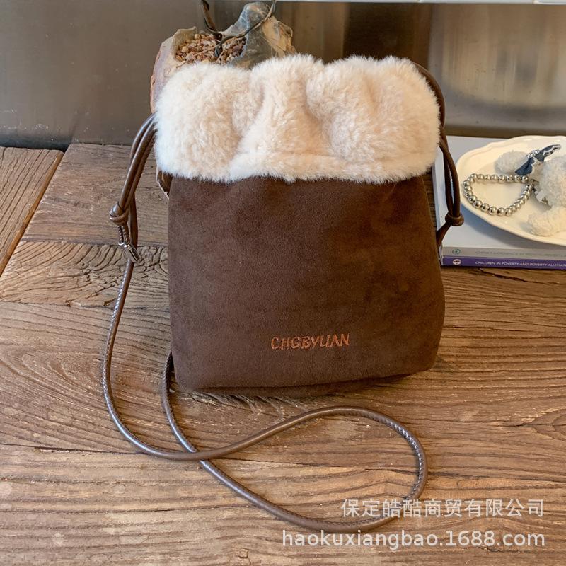 Premium Sense Retro Bag Women's 2025 New Trendy Autumn and Winter Suede Shoulder Bag Niche Commuter Messenger Bag