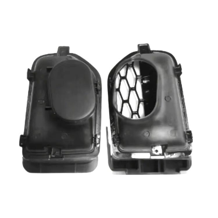 The DRE500031PCL front license plate bracket fits Land Rover Discovery 3.