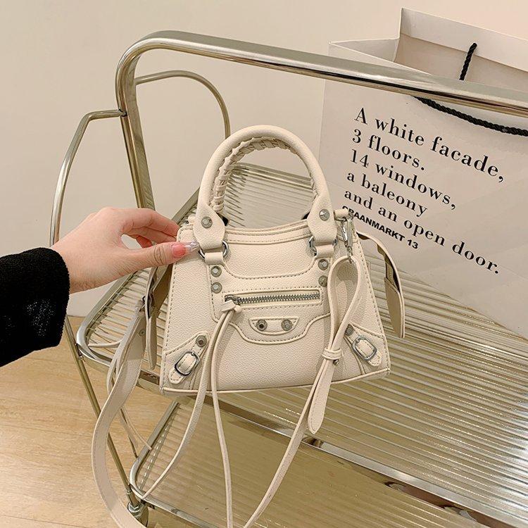 Niche Retro Rivet Locomotive Bag, Women's Bag, Sweet, Cool, Foreign, Versatile, Large-capacity Shoulder Messenger Bag, Women's Handbag.