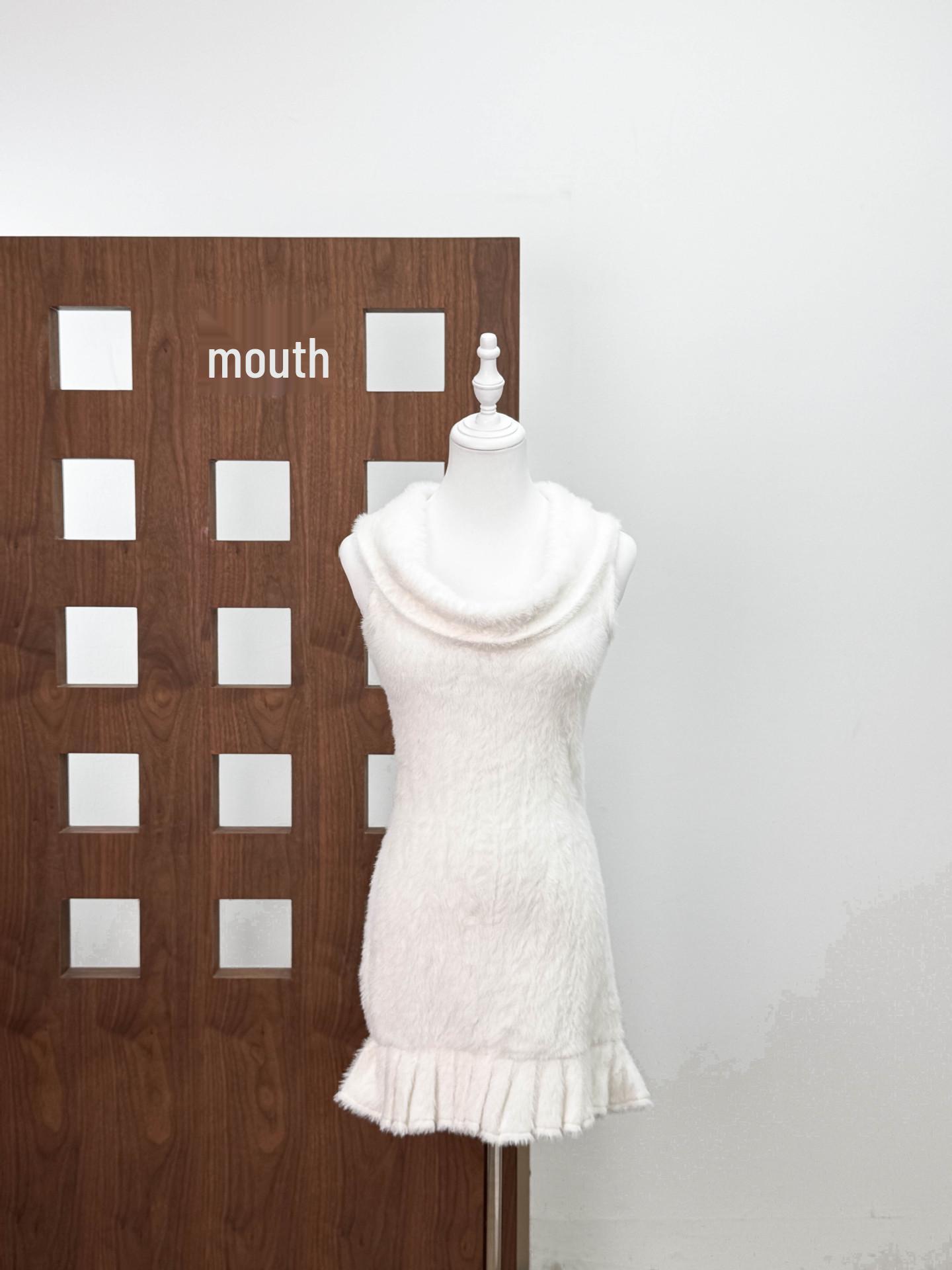 White Plush Lace Patchwork Bodycon Halter Dress with Ruffle Skirt for Women. Small белый