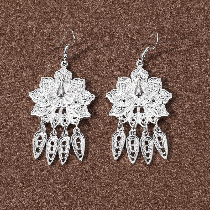 Etnické náušnice s třásněmi z imitace stříbra Miao ve tvaru listů