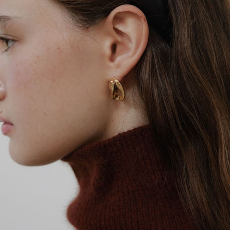 LOVE ME MONSTER Oyster Earrings (L243MER020)