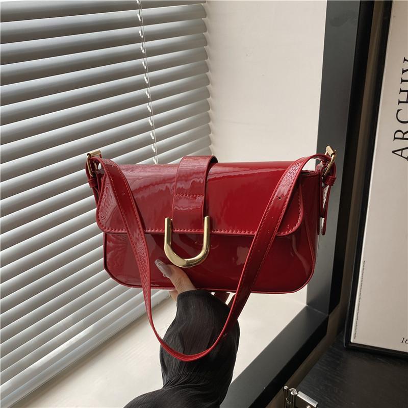 

Bag women s new retro red horseshoe buckle fashionable portable underarm bag shoulder messenger bag versatile красный