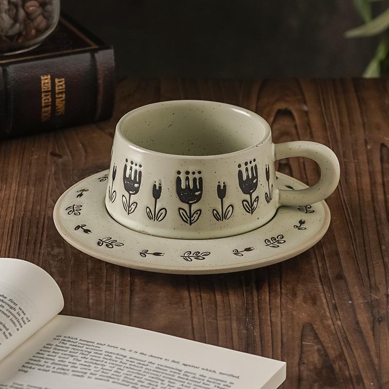 Retro Kaffeetassen und Untertassen aus grober Keramik, hochwertiger Eindruck, Nischenkreativität Latte Art Büro Nachmittagstee, japanischer hoher Wert ins